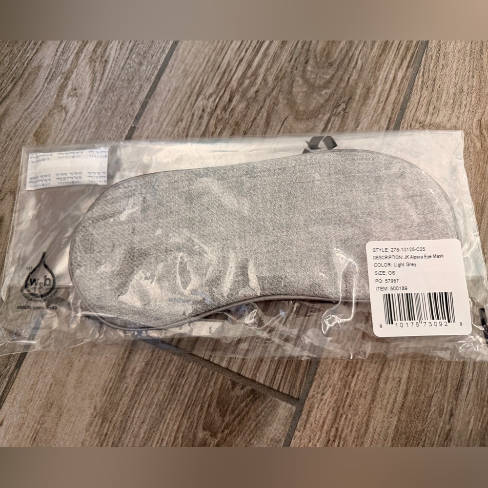Jenni Kayne NWT Alpaca Eye Mask Light Grey  In Original Packaging - Picture 2 of 5
